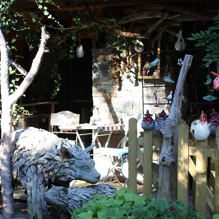 לינה וארוחת בוקר Cocon D'argile 3*